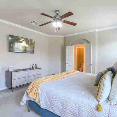 1 story, foosball, COZY 3 bedroom in The Woodlands ! ! Rooms
