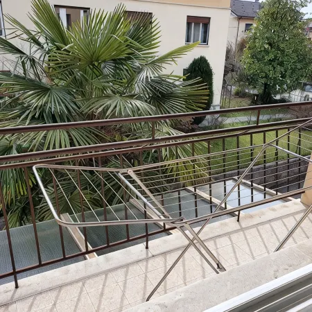 Locazione Glicine with 3 rooms for 4 guests with private parking and garden.