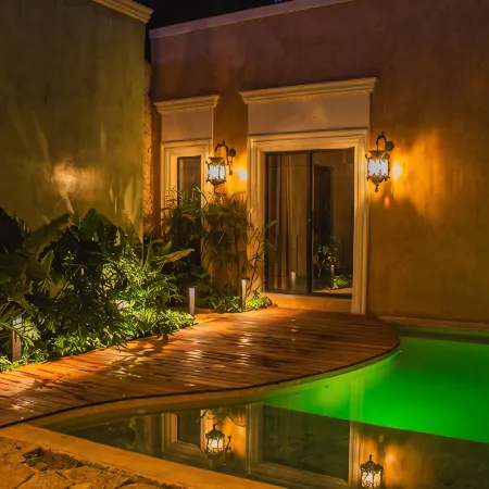 Casa Clementina. Rustic on heart of historical midtown w/pool and amenities.