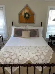Farmhouse on Rock Creek Farm in Belmont. Enjoy a treehouse & wade Rock Creek