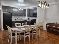 Reservoir Hill Mansion - Charming 4-bedroom house w/ 3 full bathrooms - Bungalow