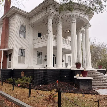 Spacious 5-bedroom house with WiFi, AC in welcoming Opelika