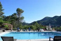 Cottage of Charm with Swimming Pool in a Mas Provençal - Farmhouses