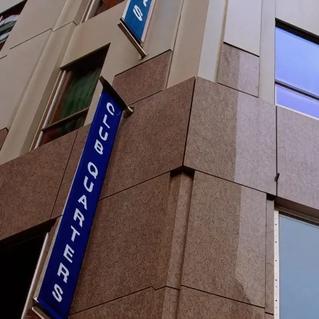 Club Quarters Hotel, World Trade Center Отели рядом с достопримечательностью «Бэттери-Парк-Сити»