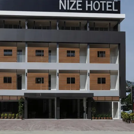 Nize Hotel Отели рядом с достопримечательностью «Автобусный вокзал Phuket – Терминал 2»