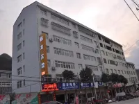 Baokang Jinlong Hotel