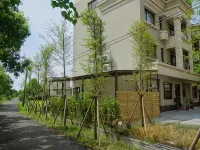 Riverbank Villa Hotels in Yilan