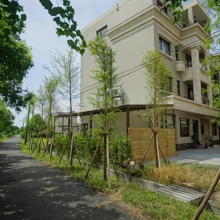 Riverbank Villa Отели рядом с достопримечательностью «Железнодорожный вокзал Дуншань»