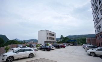 Luoding Luji Hotel