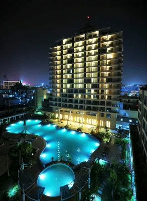 Wuzhishan Crystal Hotel - parking