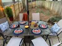 JET'S HANGAR:  WALKABLE, PET-FRIENDLY, RENOVATED Game Day Townhome!