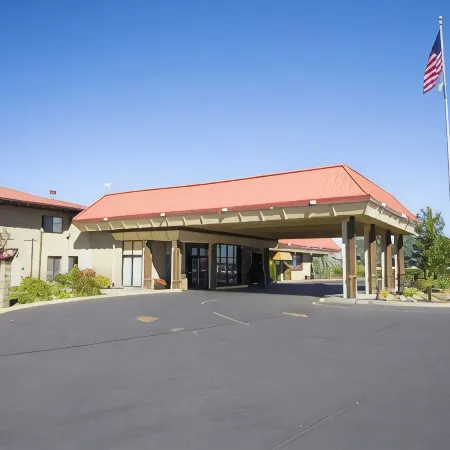 Best Western Plus Lake Front Hotel