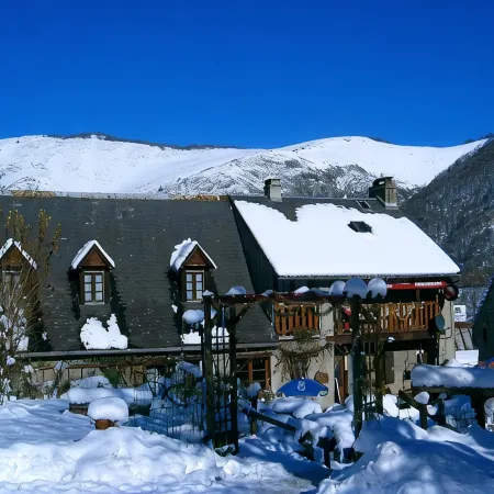 Auberge des Pyrénées Отели рядом с достопримечательностью «Канатная дорога Пик-дю-Миди»