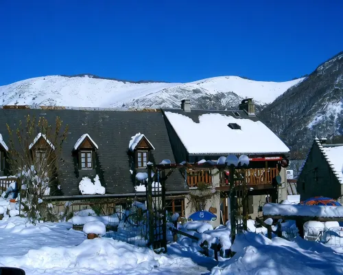 Auberge des Pyrénées Hotels in Campan
