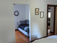 Privacy in the hills one hour from NYC and minutes to Breakneck Mtn. Hotels in Kent