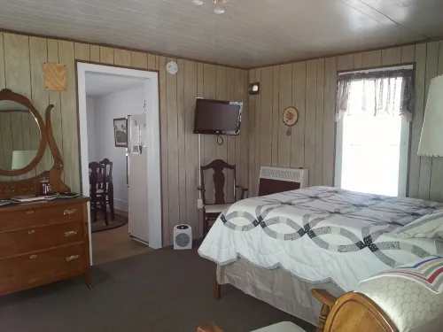 Pine Away/ 1 bedroom, 1 bathroom