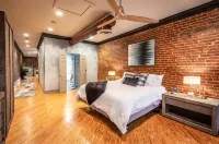 Luxury Downtown Paducah 2 Bedroom 2 Bath Double Condo - 3 ดาว