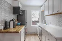 Petite+Perfect Modern Pad: parking+laundry+yard - 2-Star