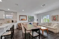 Pet Friendly Lake Worth Beach Cottage Sleeps 6+ Fenced Yard - 3-Star