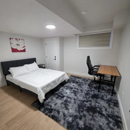Cozy Irvine Creek Walk-Out Suite 10 mins to YEG Отели в г. Ниску