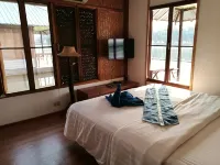 River Marina Resort - parking
