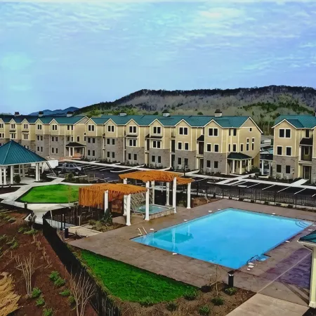 Newly renovated 3 br 2 bath condo on beautiful Norris Lake!