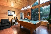Helen Mountaintop Couples Retreat~Hot Tub~Sauna~King Bed~Pool Table - Chalets