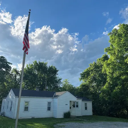 Private, wooded, and convenient cottage just blocks from SOMC