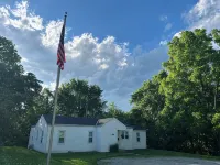 Private, wooded, and convenient cottage just blocks from SOMC