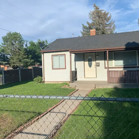 King, queen, & twin bed. 2-bedroom. Fenced around.