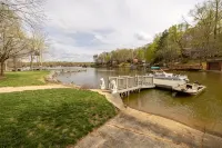Private and Cozy Lakefront Duplex on High Rock with Dock & Boat Access - 3-Star