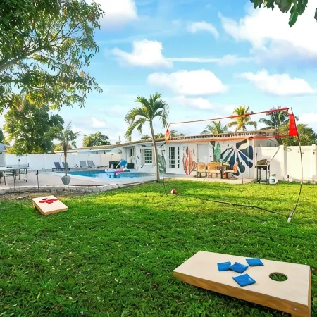 Sunny-Haven 3 Bedroom PoolVilla With GameRoom near the Beach & Shopping Centers