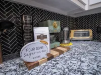Hot Tub Paradise: Fire Pit - BBQ - Family/Couples Hotels in Denison