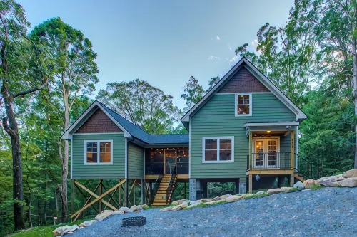 A Cozy Chic Mountain Escape - 4-Star
