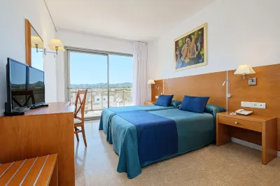 AzuLine Hotel S'Anfora & Fleming โรงแรมใน