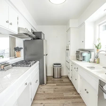 Charming 1-bedroom beach house in downtown Manhattan Beach steps from the sand