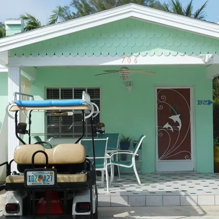 Castaway Cottage + Beach + Heated Private Pool & Spa + Golf Cart Included!