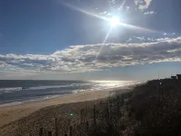 Waterfront Gorgeous Beach Home-Sunsets & Spa Bath