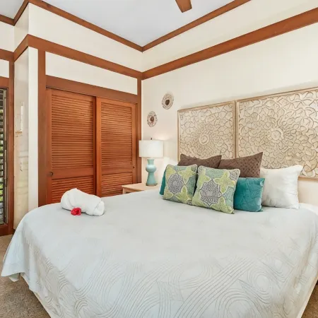 Penthouse Condo 100 Yards From The Beach! Includes A/C, Pool, Hot Tub and Gym