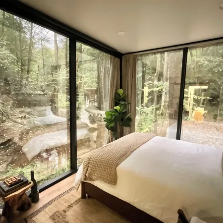 “Glass House3 - Modern Mirror Home w/ Hot-tub