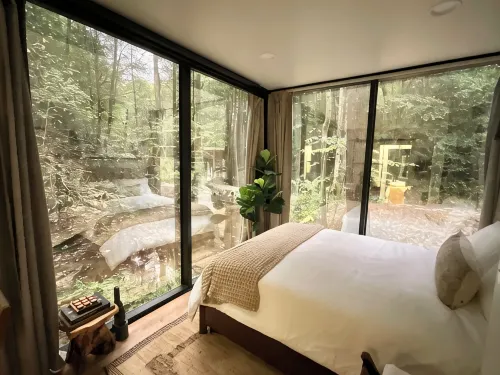 “Glass House3 - Modern Mirror Home w/ Hot-tub