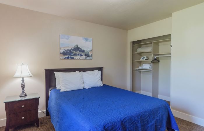 2-bedroom condo in Logan with WiFi, AC