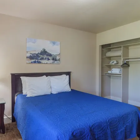 2-bedroom condo in Logan with WiFi, AC