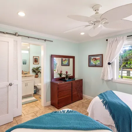 STUNNING OCEANFRONT PENTHOUSE 2Bd/2Ba *Fully Renovated, Pool * Poipu Palms Koloa