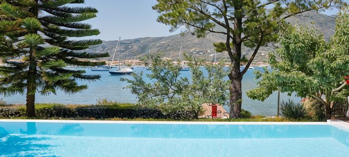 Superb waterfront villa with private pool, jetty, motorboat included and sauna Hotels in Ellomeno