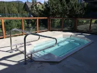 Views! Spacious 2-bed 2-bath corner townhouse, close to lifts and Village. - Jacuzzi