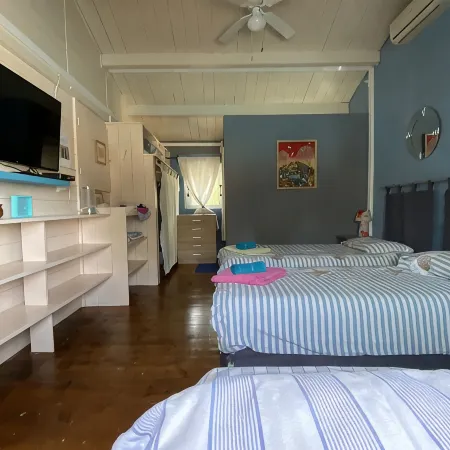House of character with swimming pool private and seen on sea