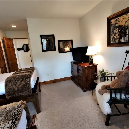 Spacious 5-Bedroom Vail Home • Private Hot Tub • on Free Shuttle Route