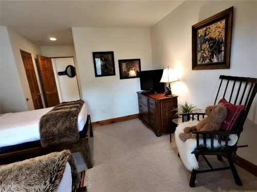 Spacious 5-Bedroom Vail Home • Private Hot Tub • on Free Shuttle Route