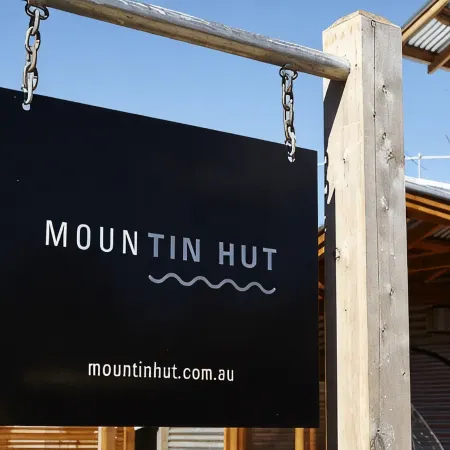 MounTin Hut - Central Bright